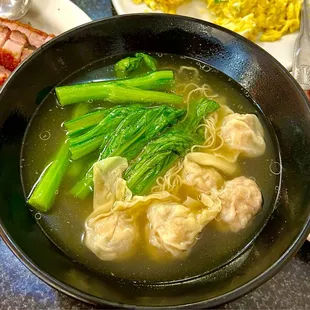 Wonton Mien (wonton noodle soup)