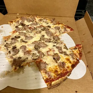 Large Classic Thin Crust Pizza from Bb's on North. Omg this pizza is so good!!!!