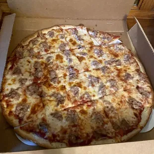 16" Sausage Pizza with Milwaukee Crust