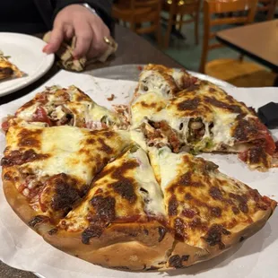 Medium Deluxe, pan crust.