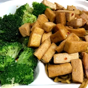 Yakisoba and broccoli with tofu ($10)