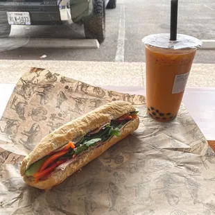 Bánh mì đặc biệt &amp; Thai tea