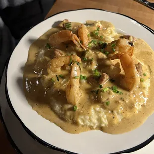 Entree: shrimp and grits