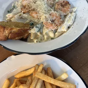 Shrimp Alfredo, fries