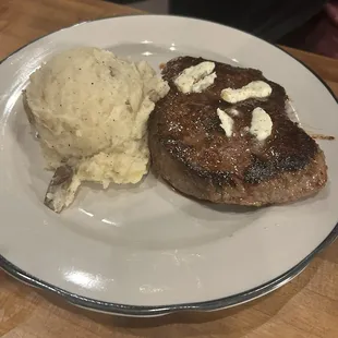 12oz sirloin with garlic mash potatoes