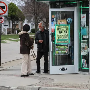 Tommy Chong welcoming a customer at his April 1, 2016 appearance at BDT Smoke Shop Hazel Park