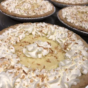 Coconut cream pie