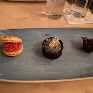 Lemon Jam Macaron