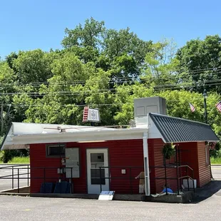 Here is the back. There is seating behind the parking lot.