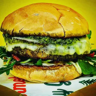 a cheeseburger with spinach