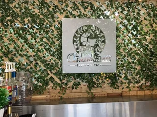 El Croissant Bistro & Cafe