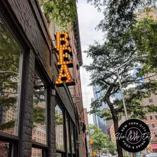 Walking into the restaurant, the sign of BEA automatically makes you think of film or theatre! How fancy!