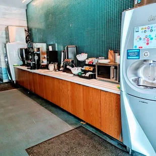 Condiments and soft drink filling machine