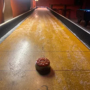 Shuffle board