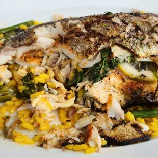 Layer of rice, slices of lemon in between, slivers of asparagus, chopped sausages, cilantro