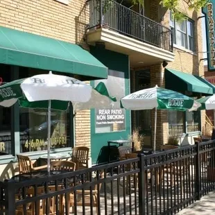 the outside of a restaurant