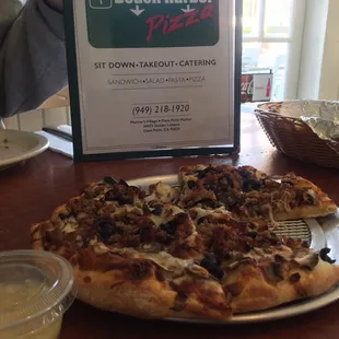 Small Sausage, Mushroom, Black Olive... Ate into it before I remembered to take a pic :-)