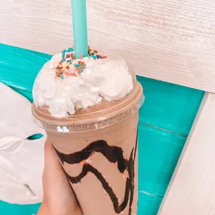 Chocolate Cupcake!
Complete meal replacement
24g protein
Less than 240 calories
High in fiber
Low in fat
Low in sugar
No cholesterol