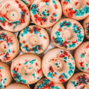 Protein donuts!
100 cals
10g protein
5 carbs
5 sugars
each!