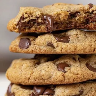 Give in to your sweet tooth with our chocolate chip or snickerdoodle flavored cookies.