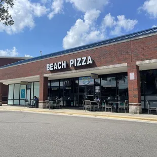 Awesome pizza joint with great customer service!