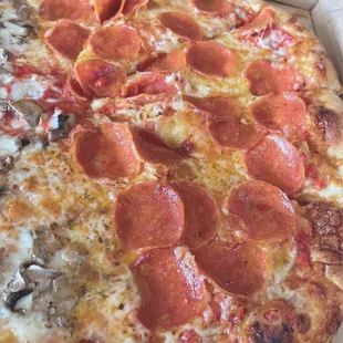 Half cup half mushroom extra crispy crust, ask for well-done