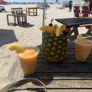 This bar was perfect to end our 22 nd wedding anniversary! Got the ordered the double sesh it was yummy and served in a pineapple!