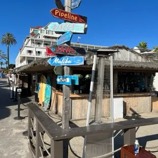 Beach theme, food pick up is down this alley