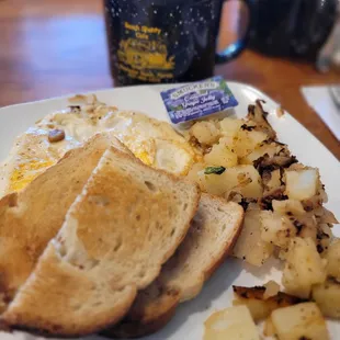 a plate of breakfast food