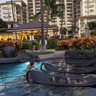 Nice leaf chairs to suntan in the pool- in between the two main towers and steps away from the beach lagoon.