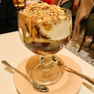 Vegan No Way Jose with Toffuti ice cream, vegan chocolate sauce, vegan peanut butter sauce, peanuts