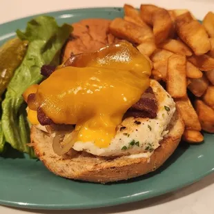 Cheddar-Bacon-Ranch Chicken Sandwich, minus tomato