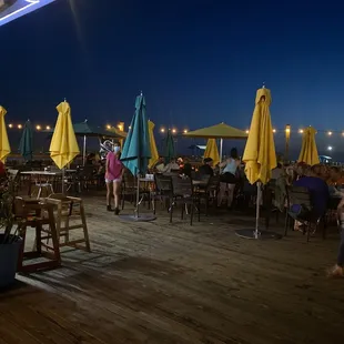 If you want a 2 hour wait with tons of empty table, COME HERE!