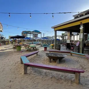 Sand area with benches and games
