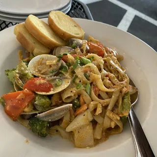 Seafood Fettuccine Plate