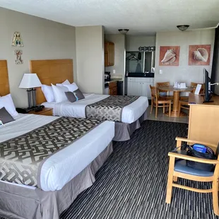 Queen oceanfront kitchenette