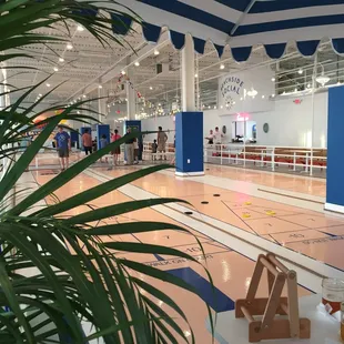 sushi and sashimi, interior