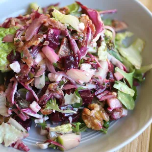 chop chop beet beet - romaine, radicchio, fuji apples, candied walnuts, feta, chives, beets, bacon, crumble white vinaigrette