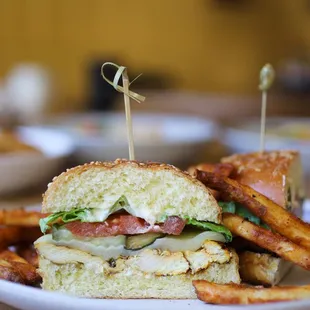 grilled chicken sandwich -organic marinated grilled chicken, swiss, beefsteak tomatoes, romaine, herb aioli