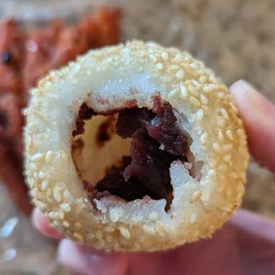 Excellent, crispy jin duy (deep-fried glutinous rice ball with red bean filling)