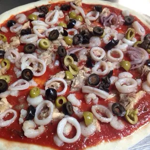 Seafood mix pizza before