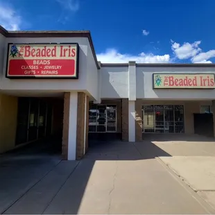 Entrance from the curb