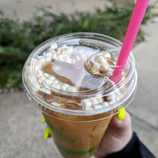 Iced vanilla oat latte with mini marshmallows - lifewithhanny