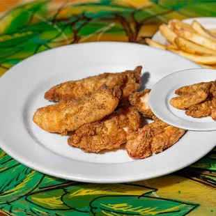 food, chicken wings and fried chicken