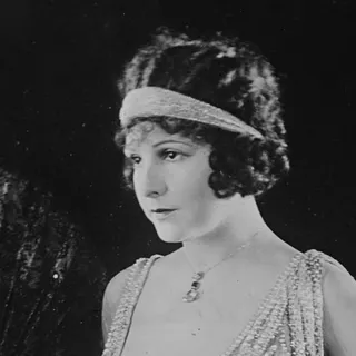Elle L.