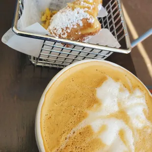 Cappuccino and lemon beignet