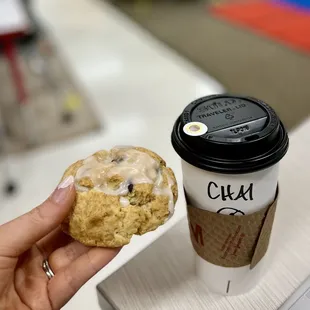 Chai tea latte and chocolate chip scone