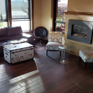 Lounge area with good air-conditioning.