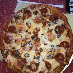 Large pepperoni extra cheese an Mushroom