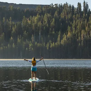 A glorious stand up paddle on Lake Alpine